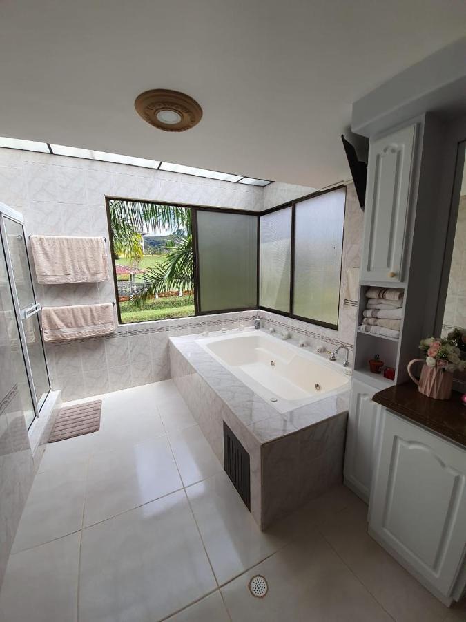 Hotel Casa Confort Санта-Роса-де-Кабаль Экстерьер фото