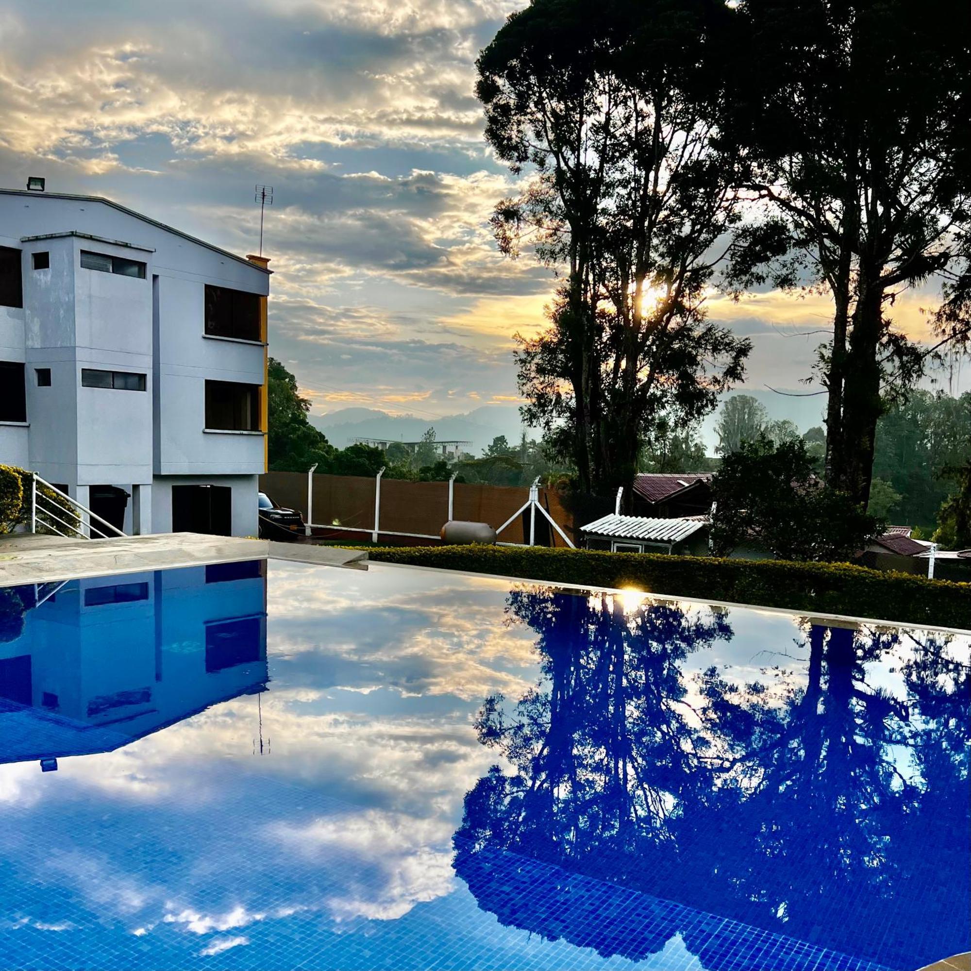Hotel Casa Confort Санта-Роса-де-Кабаль Экстерьер фото